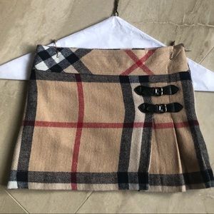 Like new - Burberry skirt
